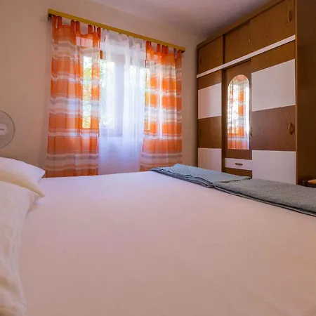 Apartament In 39341