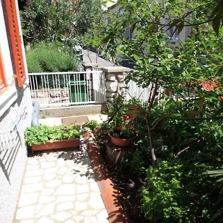 In 39341 Apartment *